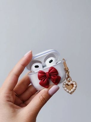 Чохол для AirPods 4 - Charmed Collection "Red Bow" - фото 2 Чохол для AirPods 4 - Charmed Collection "Red Bow" - фото 2