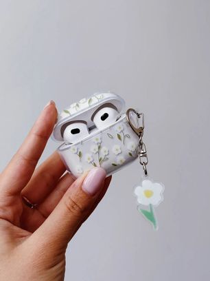 Чохол для AirPods Pro 2 - Charmed Collection "Small white Flowers" - фото 2 Чохол для AirPods Pro 2 - Charmed Collection "Small white Flowers" - фото 2