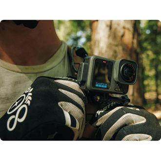 Крышка для экшн-камеры GoPro Magnetic Door and Power Cable Kit (ADCON-001) - фото 3 Крышка для экшн-камеры GoPro Magnetic Door and Power Cable Kit (ADCON-001) - фото 3