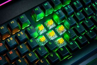 Клавиатура RAZER BlackWidow V4 PRO Yellow Switch (RZ03-04681800-R3M1) - фото 3 Клавиатура RAZER BlackWidow V4 PRO Yellow Switch (RZ03-04681800-R3M1) - фото 3