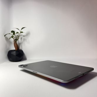 Вживаний Apple iPad Pro 11" 2022 Wi-Fi 128GB Silver (MNXE3) (Ідеальний стан) - фото 2 Вживаний Apple iPad Pro 11" 2022 Wi-Fi 128GB Silver (MNXE3) (Ідеальний стан) - фото 2