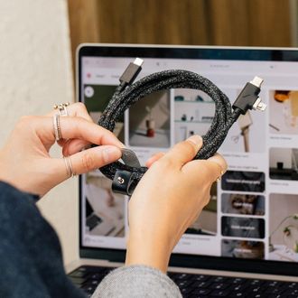 Кабель Native Union Belt Cable Duo Pro 240W USB-C to USB-C & Lightning Cosmos Black (2.4 m) (BELT-PROCCL-COS-NP) - фото 3 Кабель Native Union Belt Cable Duo Pro 240W USB-C to USB-C & Lightning Cosmos Black (2.4 m) (BELT-PROCCL-COS-NP) - фото 3