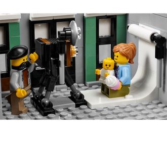 Конструктор Lego Expert Городская площадь (10255) - фото 5 Конструктор Lego Expert Городская площадь (10255) - фото 5