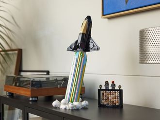 Конструктор Lego Icons Вокруг Луны с Фарреллом Уильямсом (10391) - фото 4