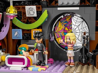 Конструктор Lego Wednesday Комната в общежитии Венсдей и Энид (76781) - фото 6 Конструктор Lego Wednesday Комната в общежитии Венсдей и Энид (76781) - фото 6
