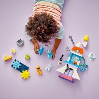 Конструктор Lego Duplo Town Приключения на космическом шаттле 3в1 (10422) - фото 4 Конструктор Lego Duplo Town Приключения на космическом шаттле 3в1 (10422) - фото 4