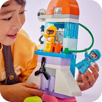 Конструктор Lego Duplo Town Приключения на космическом шаттле 3в1 (10422) - фото 6 Конструктор Lego Duplo Town Приключения на космическом шаттле 3в1 (10422) - фото 6