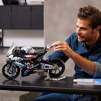 Конструктор Lego Technic BMW M 1000 RR (42130) - фото 5 Конструктор Lego Technic BMW M 1000 RR (42130) - фото 5