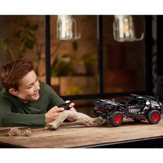 Конструктор Lego Technic Audi RS Q e-tron (42160) - фото 7 Конструктор Lego Technic Audi RS Q e-tron (42160) - фото 7