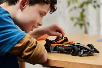 Конструктор Lego Technic Автомобіль для перегонів NEOM McLaren Formula E 42169 - фото 7 Конструктор Lego Technic Автомобіль для перегонів NEOM McLaren Formula E 42169 - фото 7