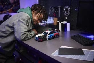 Конструктор LEGO Technic Автомобиль для гонки BMW M4 GT3 EVO (42226) - фото 3 Конструктор LEGO Technic Автомобиль для гонки BMW M4 GT3 EVO (42226) - фото 3