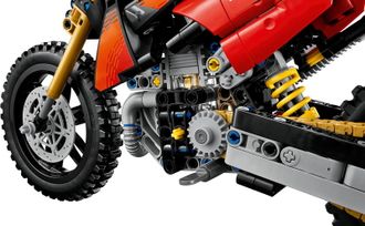 Конструктор Lego Technic Мотоцикл Ducati Desmo450 MX Factory (42238) - фото 7 Конструктор Lego Technic Мотоцикл Ducati Desmo450 MX Factory (42238) - фото 7