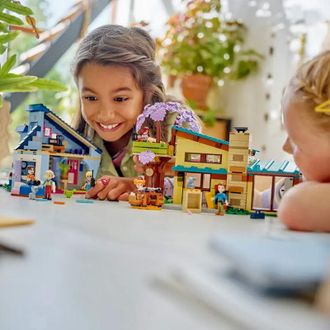 Конструктор Lego Friends Родинні будинки Оллі й Пейслі (42620) - фото 5 Конструктор Lego Friends Родинні будинки Оллі й Пейслі (42620) - фото 5