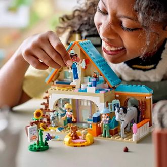 Конструктор Lego Friends Ветеринарна клініка для коней і домашніх улюбленців (42651) - фото 4 Конструктор Lego Friends Ветеринарна клініка для коней і домашніх улюбленців (42651) - фото 4