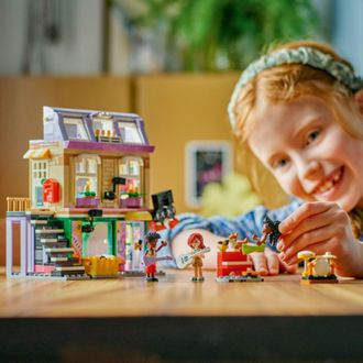 Конструктор Lego Friends Музична крамниця і квартира (42653) - фото 5 Конструктор Lego Friends Музична крамниця і квартира (42653) - фото 5
