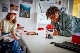 Конструктор LEGO Editions Formula 1 Шлем Шарля Леклера из команды Scuderia Ferrari HP (43014) - фото 11 Конструктор LEGO Editions Formula 1 Шлем Шарля Леклера из команды Scuderia Ferrari HP (43014) - фото 11