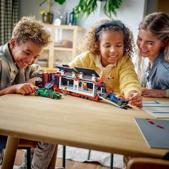 Конструктор Lego City Вантажівка F1 з автомобілями RB20 та AMR24 (60445) - фото 4 Конструктор Lego City Вантажівка F1 з автомобілями RB20 та AMR24 (60445) - фото 4