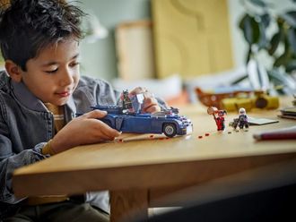 Конструктор Lego Batman Бетмен на бетмобілі проти Харлі Квін і Містера Фріза 76274 - фото 8