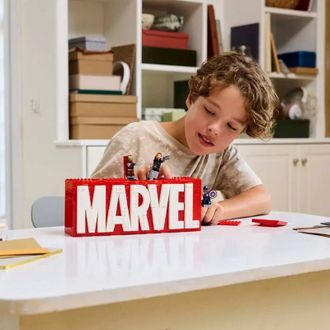 Конструктор Lego Marvel Логотип і мініфігурки (76313) - фото 4 Конструктор Lego Marvel Логотип і мініфігурки (76313) - фото 4