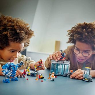 Конструктор Lego Marvel Лаборатория Железного Человека: зал доспехов (76315) - фото 6 Конструктор Lego Marvel Лаборатория Железного Человека: зал доспехов (76315) - фото 6