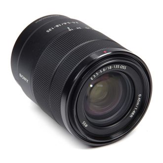 Об'єктив Sony E 18-135mm f/3.5-5.6 OSS (SEL18135) - фото 1 Об'єктив Sony E 18-135mm f/3.5-5.6 OSS (SEL18135) - фото 1