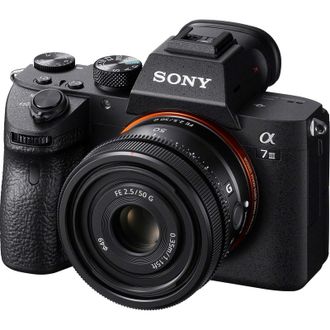 Об'єктив Sony 50mm, f/2.5 G для камер NEX (SEL50F25G.SYX) - фото 7 Об'єктив Sony 50mm, f/2.5 G для камер NEX (SEL50F25G.SYX) - фото 7