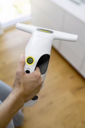 Пилосос для вікон Karcher WV 1 Compact Care (1.633-628.0) - фото 5 Пилосос для вікон Karcher WV 1 Compact Care (1.633-628.0) - фото 5