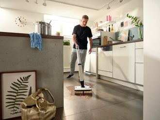 Миючий вертикальний пилосос (електрошвабра) Karcher FC 7 Cordless (1.055-701.0) - фото 3 Миючий вертикальний пилосос (електрошвабра) Karcher FC 7 Cordless (1.055-701.0) - фото 3