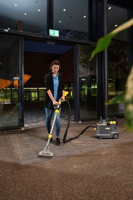 Пылесос профессиональный моющий Karcher Puzzi 8/1 Adv (1.100-241.0) - фото 2 Пылесос профессиональный моющий Karcher Puzzi 8/1 Adv (1.100-241.0) - фото 2