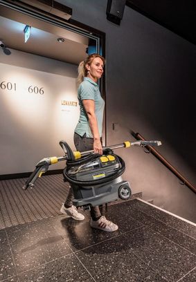 Пылесос профессиональный моющий Karcher Puzzi 8/1 Adv (1.100-241.0) - фото 4 Пылесос профессиональный моющий Karcher Puzzi 8/1 Adv (1.100-241.0) - фото 4