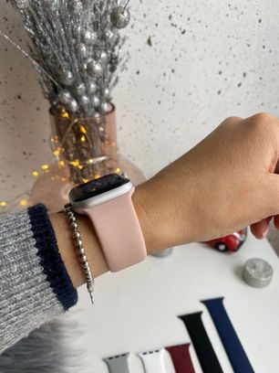 Ремешок Apple Watch Solo Loop 42/44 pink sand (M) - фото 2 Ремешок Apple Watch Solo Loop 42/44 pink sand (M) - фото 2
