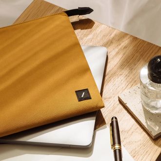 Чехол Native Union W.F.A Stow Lite 14" Sleeve Case Kraft for MacBook Pro 14"/MacBook Air 13" M2 (STOW-LT-MBS-KFT-14) - фото 3