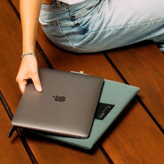 Чехол Native Union W.F.A Stow Lite 14" Sleeve Case Slate Green for MacBook Pro 14"/MacBook Air 13" M2 (STOW-LT-MBS-SLG-14) - фото 3 Чехол Native Union W.F.A Stow Lite 14" Sleeve Case Slate Green for MacBook Pro 14"/MacBook Air 13" M2 (STOW-LT-MBS-SLG-14) - фото 3