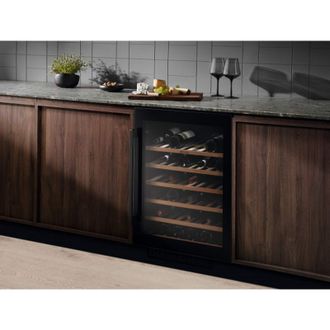 Винна шафа Electrolux EWUS052B5B Europe - фото 3