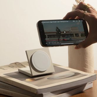 Беспроводное зарядное устройство Native Union Rise Solo Qi2 Wireless Charger Sandstone (RS-SL-SAN) - фото 3 Беспроводное зарядное устройство Native Union Rise Solo Qi2 Wireless Charger Sandstone (RS-SL-SAN) - фото 3